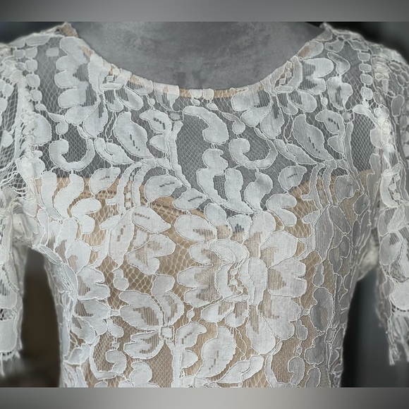 🩷 LULUS lace cream colored dress - sheer lined size medium - Picture 6 of 12